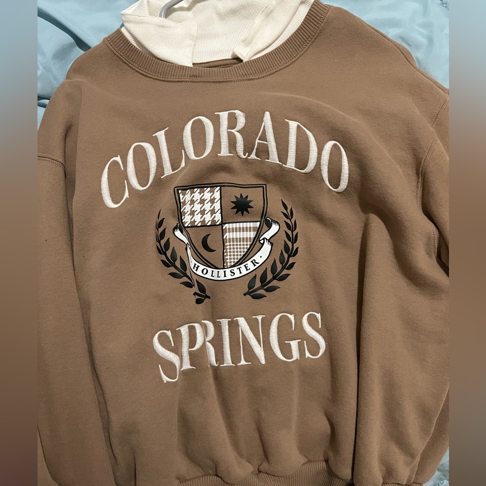 Hollister Colorado Springs crewneck